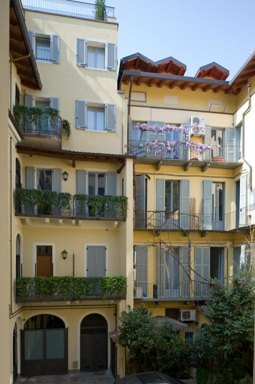 Cerva Fashion District Apartment Milan Bagian luar foto
