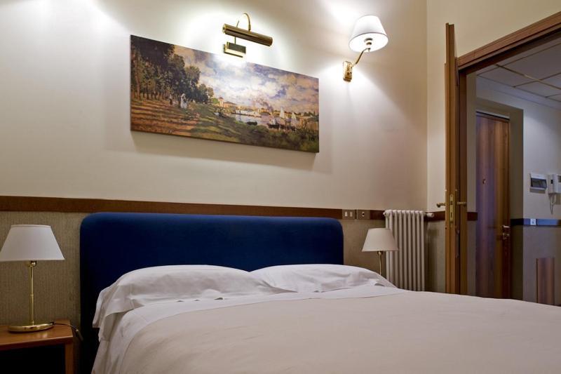 Cerva Fashion District Apartment Milan Bagian luar foto